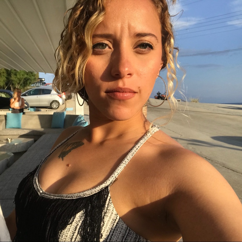 Meet your Posher, Maxine